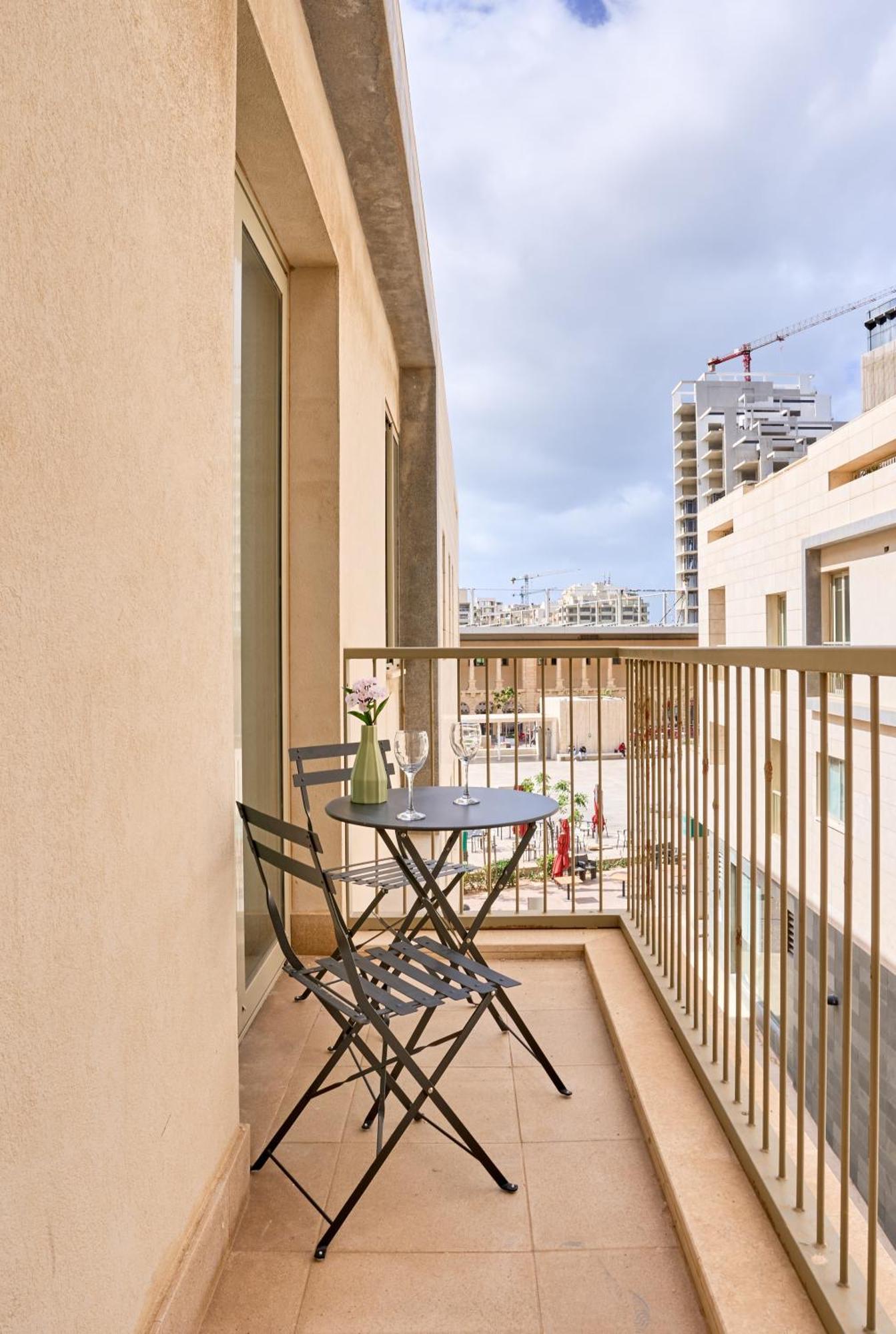 Stylish Apartment In Tigne Point Sliema Extérieur photo