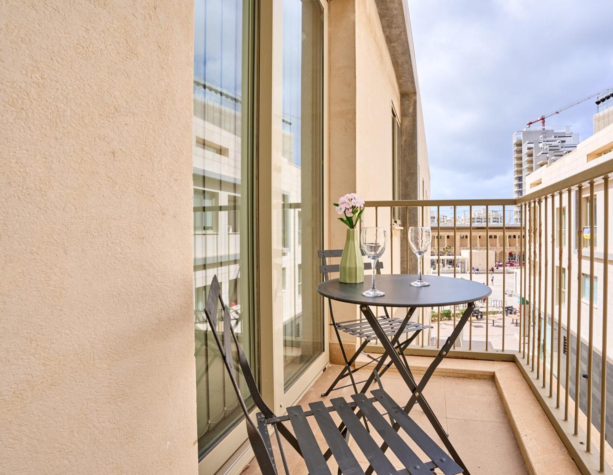 Stylish Apartment In Tigne Point Sliema Extérieur photo