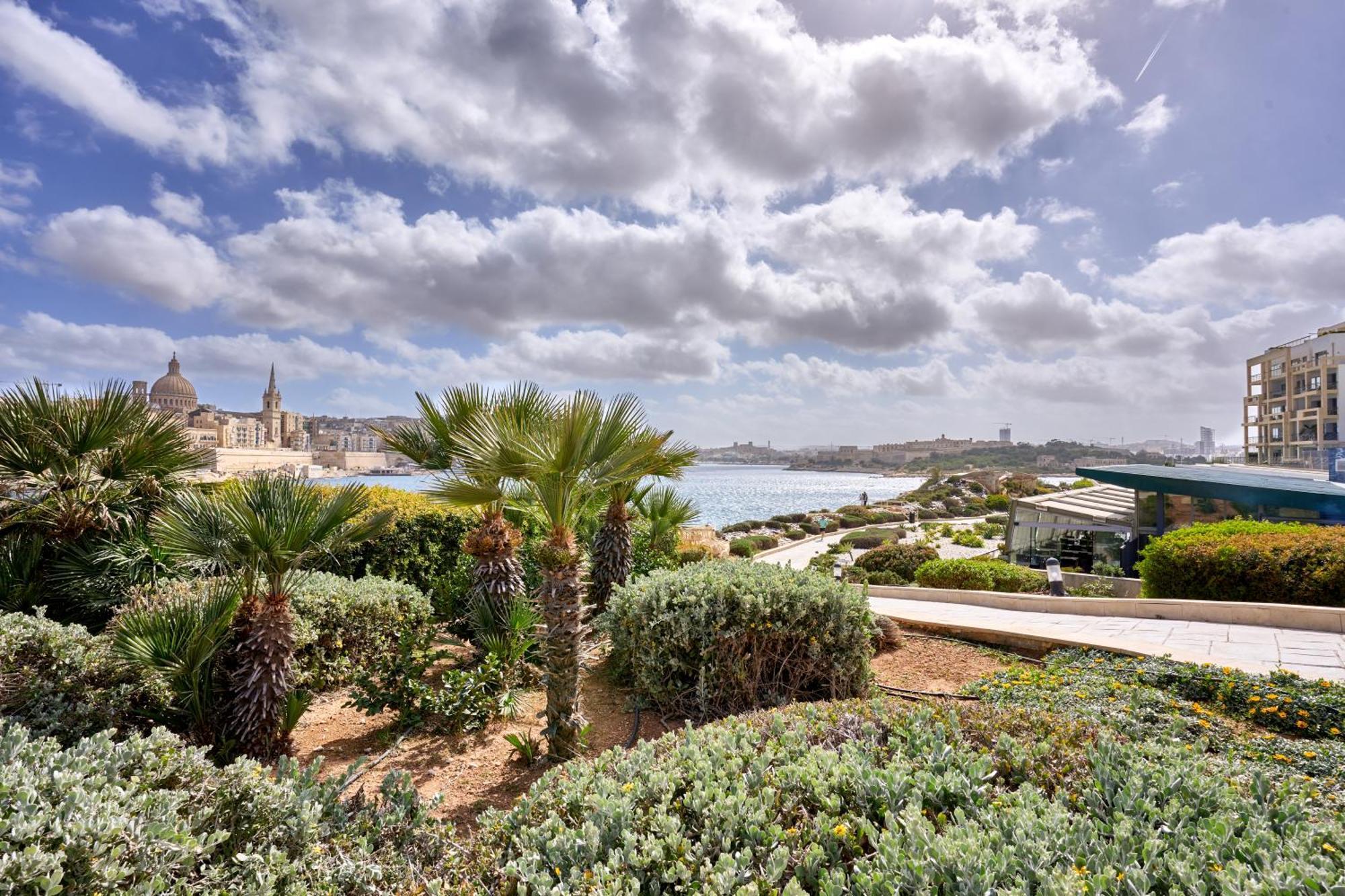 Stylish Apartment In Tigne Point Sliema Extérieur photo